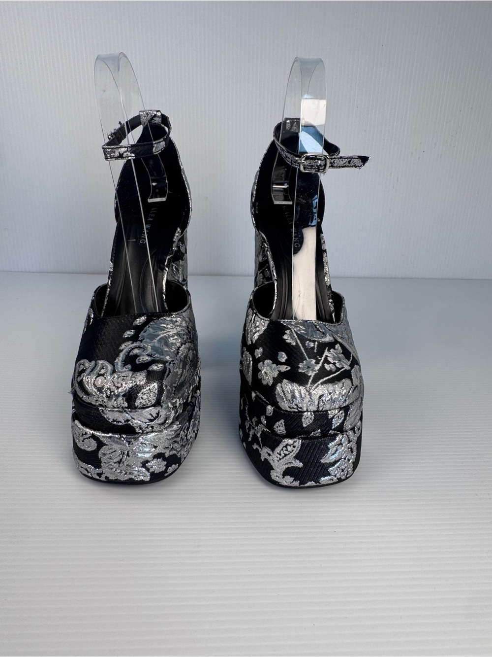 Azalea Wang Zipporah Black Platform Heels | Silver Floral Brocade | Sz 6-9 NIB - Picture 3 of 6